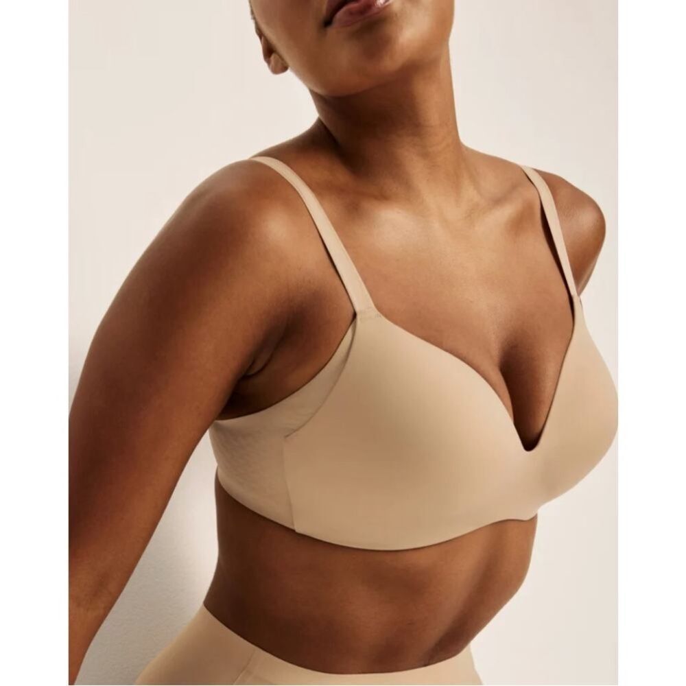 Knix Wing Womans Contour Bra Size 7++ Beige Wireless Molded Foam Cups NWOT